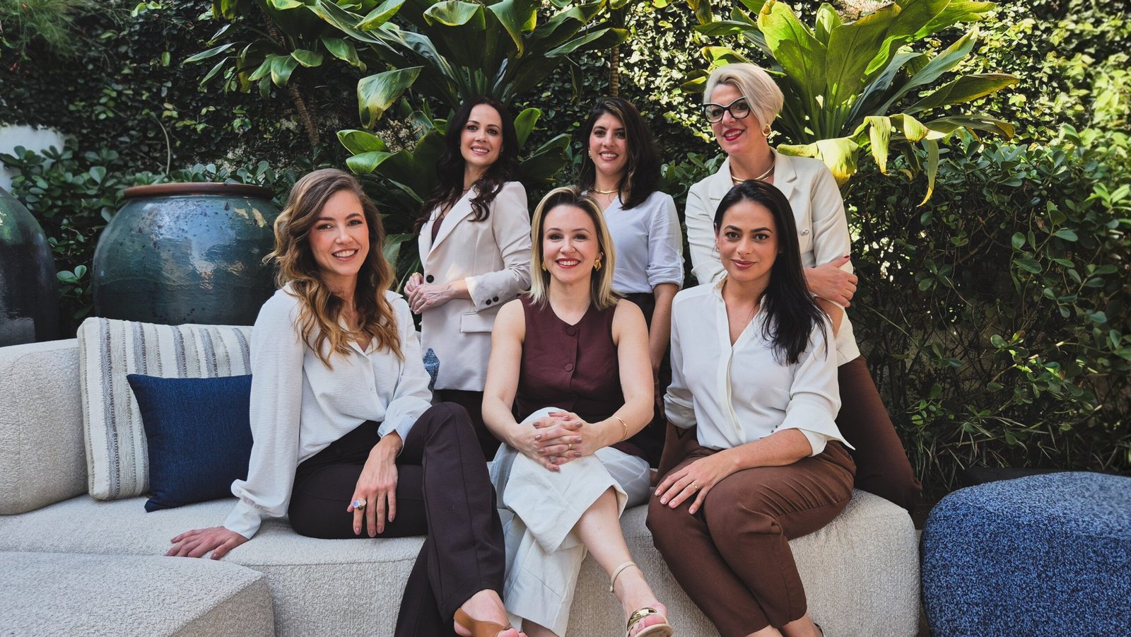Larissa Rothen e a equipe da Lumia Imóveis